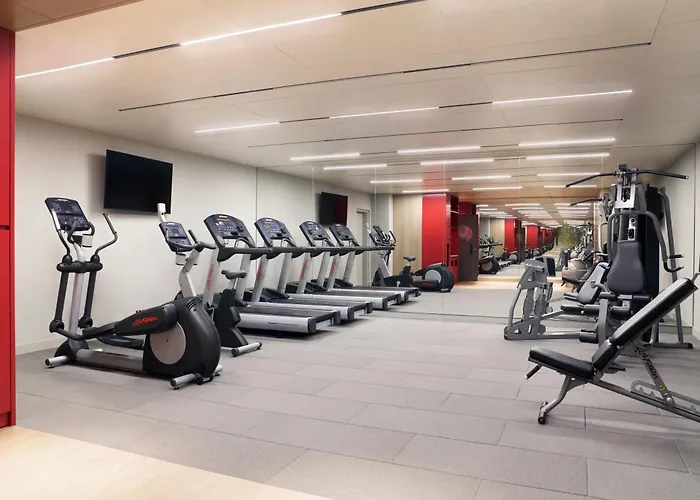 Ying'Nflo, Wesley Admiralty, Hong Kong Hotel